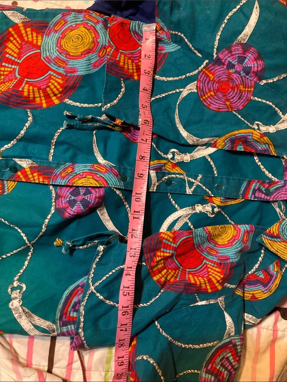 Vintage Wrangler Teal Button-Down Shirt with Multicolor Circular Print